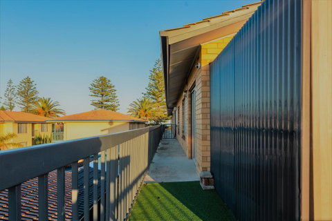 Henley Beach South, Amazing Views, Huge Private Balcony! - Dalby Accommodation 19
