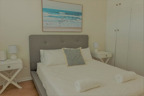 Henley Beach South, Amazing Views, Huge Private Balcony! - Dalby Accommodation 11