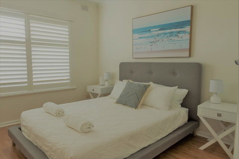 Henley Beach South, Amazing Views, Huge Private Balcony! - Dalby Accommodation 1