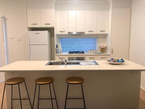 MODERN SPACIOUS 3 BR HOME - NEAR BEACH & AIRPORT - Dalby Accommodation 9