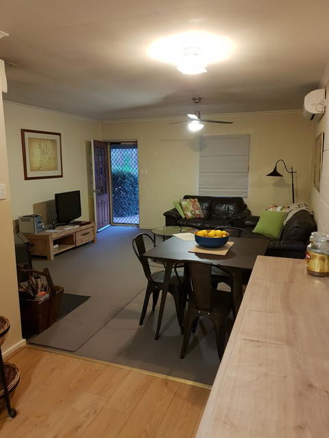 Donnybrook Cottages - Hutt River - Dalby Accommodation 3