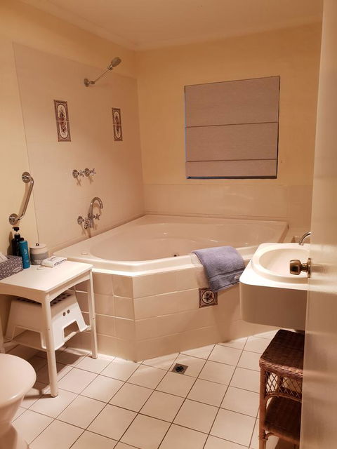 Donnybrook Cottages - Hutt River - Dalby Accommodation 6