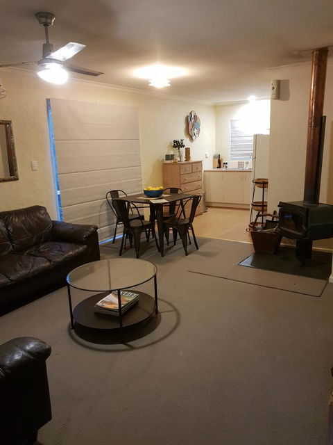 Donnybrook Cottages - Hutt River - Dalby Accommodation 5