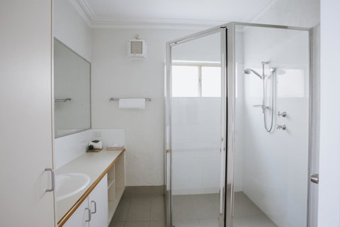 Canal Rocks Beachfront Apartments - Dalby Accommodation 34