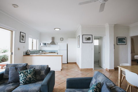 Canal Rocks Beachfront Apartments - Dalby Accommodation 36