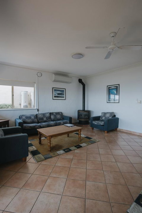 Canal Rocks Beachfront Apartments - Dalby Accommodation 26