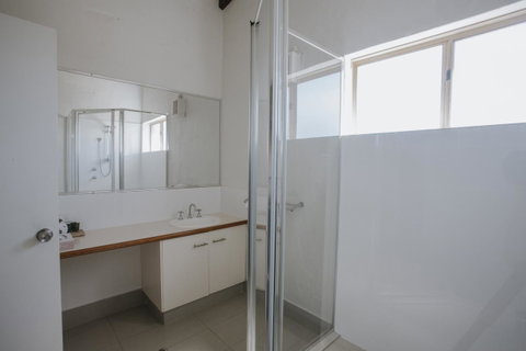 Canal Rocks Beachfront Apartments - Dalby Accommodation 13