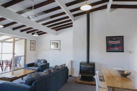 Canal Rocks Beachfront Apartments - Dalby Accommodation 29