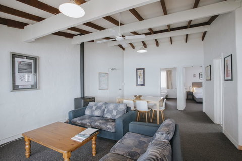 Canal Rocks Beachfront Apartments - Dalby Accommodation 38