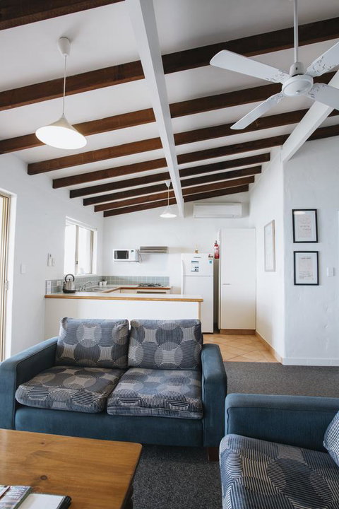 Canal Rocks Beachfront Apartments - Dalby Accommodation 4