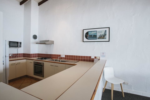 Canal Rocks Beachfront Apartments - Dalby Accommodation 25