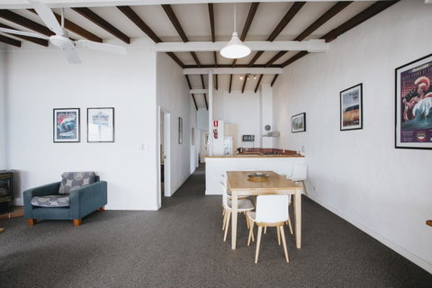 Canal Rocks Beachfront Apartments - Dalby Accommodation 23