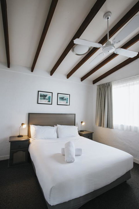 Canal Rocks Beachfront Apartments - Dalby Accommodation 19