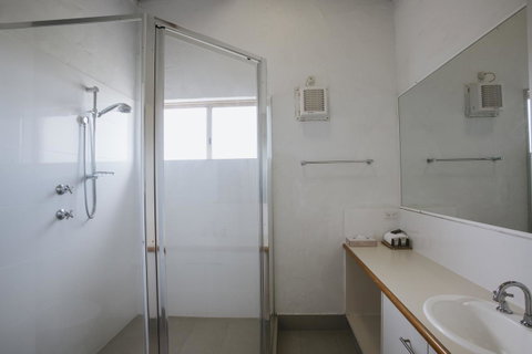 Canal Rocks Beachfront Apartments - Dalby Accommodation 20