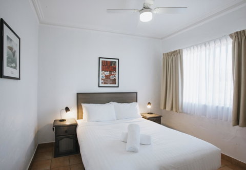 Canal Rocks Beachfront Apartments - Dalby Accommodation 7