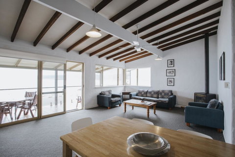 Canal Rocks Beachfront Apartments - Dalby Accommodation 24