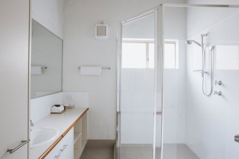 Canal Rocks Beachfront Apartments - Dalby Accommodation 1