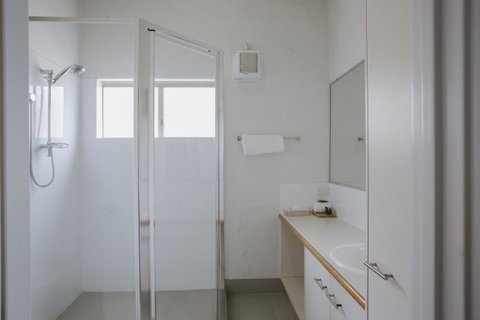 Canal Rocks Beachfront Apartments - Dalby Accommodation 39