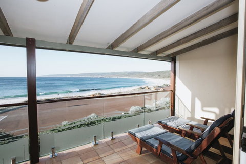Canal Rocks Beachfront Apartments - Dalby Accommodation 18