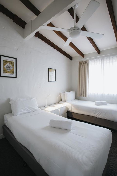 Canal Rocks Beachfront Apartments - Dalby Accommodation 37