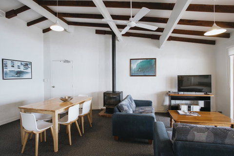 Canal Rocks Beachfront Apartments - Dalby Accommodation 2
