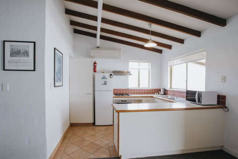 Canal Rocks Beachfront Apartments - Dalby Accommodation 21