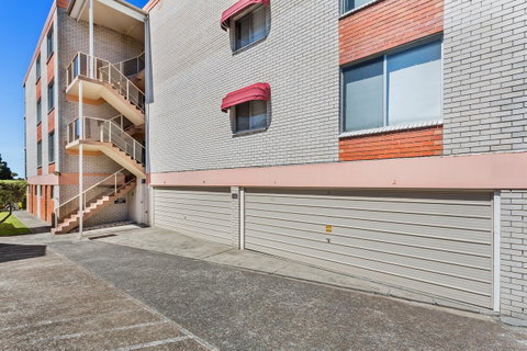 Laman Lodge, Unit 2, 15 Laman Street - Dalby Accommodation 14
