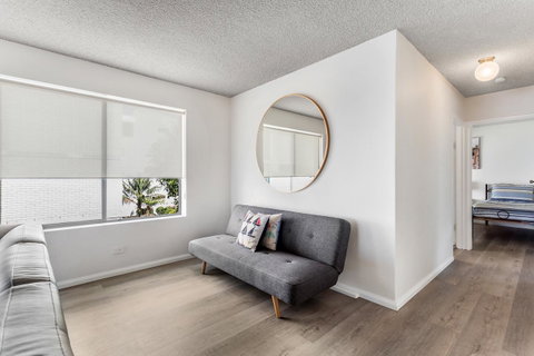 Laman Lodge, Unit 2, 15 Laman Street - Dalby Accommodation 4