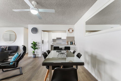 Laman Lodge, Unit 2, 15 Laman Street - Dalby Accommodation 5