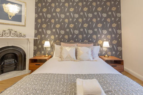 Heritage Townhouse Near Harbour Bridge - Dalby Accommodation 22