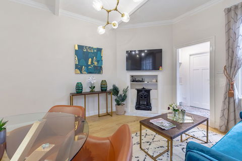 Heritage Townhouse Near Harbour Bridge - Dalby Accommodation 17
