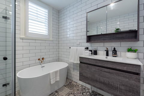 Heritage Townhouse Near Harbour Bridge - Dalby Accommodation 9