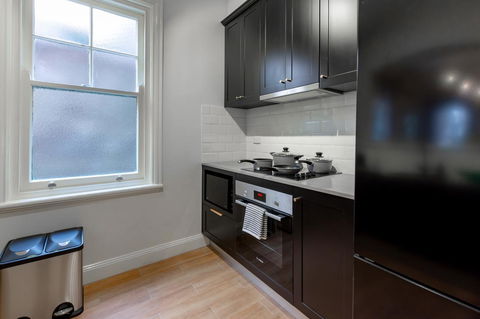 Heritage Townhouse Near Harbour Bridge - Dalby Accommodation 21