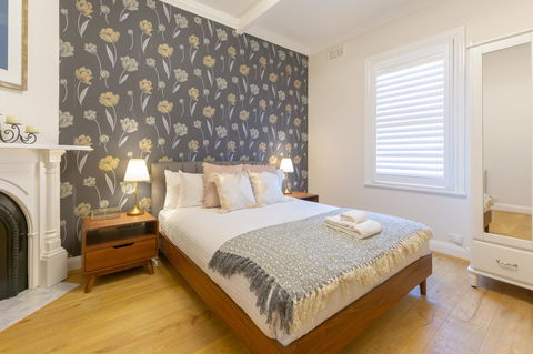 Heritage Townhouse Near Harbour Bridge - Dalby Accommodation 36