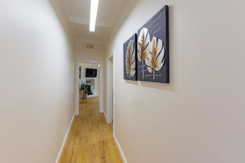 Heritage Townhouse Near Harbour Bridge - Dalby Accommodation 12