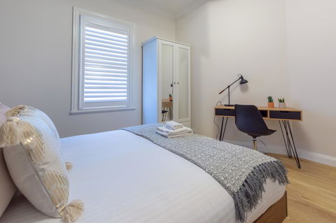 Heritage Townhouse Near Harbour Bridge - Dalby Accommodation 6