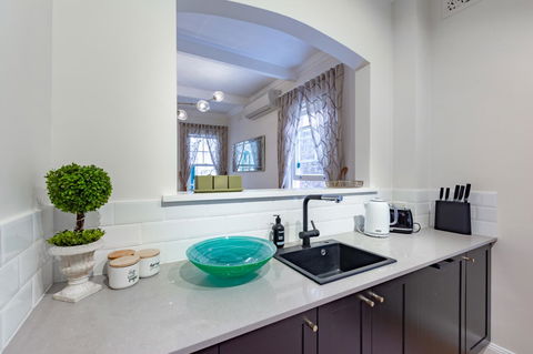 Heritage Townhouse Near Harbour Bridge - Dalby Accommodation 35