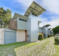 Sun Worship Eco Villas - Dalby Accommodation