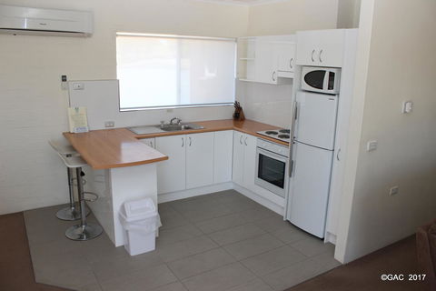 Mollymook Cove Apartments - Dalby Accommodation 12