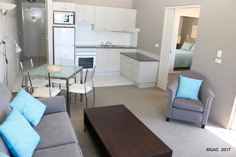 Mollymook Cove Apartments - Dalby Accommodation 22