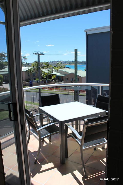 Mollymook Cove Apartments - Dalby Accommodation 18
