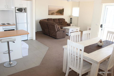 Mollymook Cove Apartments - Dalby Accommodation 29