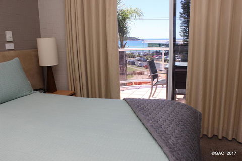 Mollymook Cove Apartments - Dalby Accommodation 6