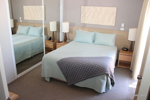 Mollymook Cove Apartments - Dalby Accommodation 33