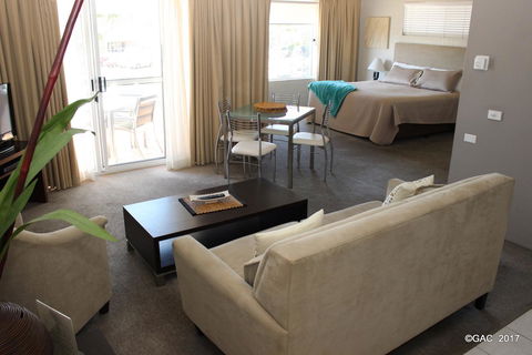 Mollymook Cove Apartments - Dalby Accommodation 19