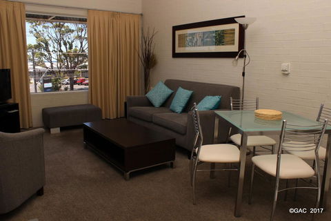 Mollymook Cove Apartments - Dalby Accommodation 3