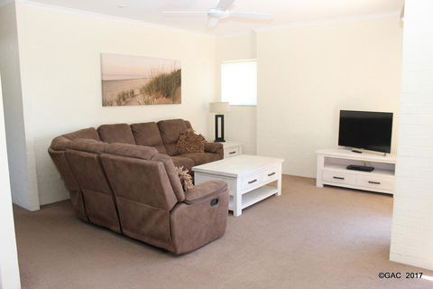 Mollymook Cove Apartments - Dalby Accommodation 9