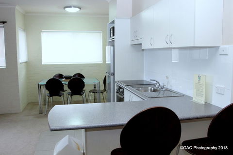 Mollymook Cove Apartments - Dalby Accommodation 24