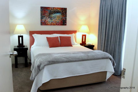 Mollymook Cove Apartments - Dalby Accommodation 4