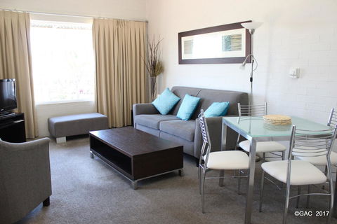 Mollymook Cove Apartments - Dalby Accommodation 32